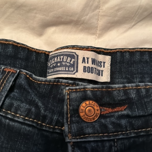 Levi’s Signature Misses Size 12 SHORT EUC - Picture 9 of 9